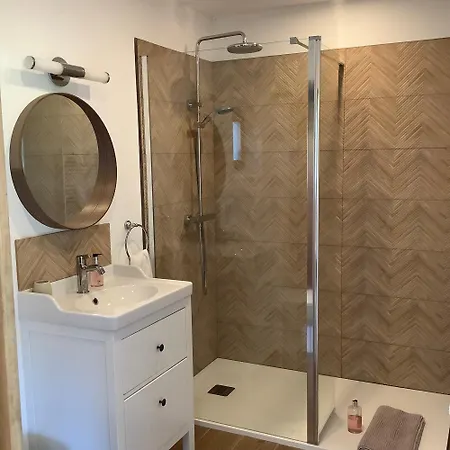 At Belle Vallee アパート ドンフロン